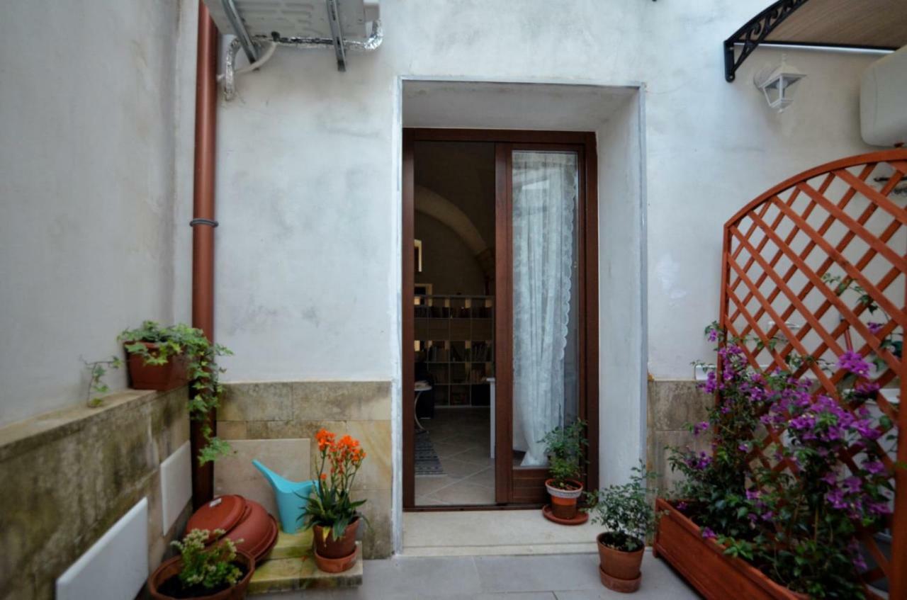 Mesagnesi 6 - Loft Centro Storico Sit Apartment Lecce Bagian luar foto